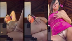 Vanessa Freitas do Onlyfans metendo o cacete de borracha no rabo