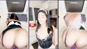 Clara Wellen mostrando tudo e fazendo anal com um brinquedo erótico