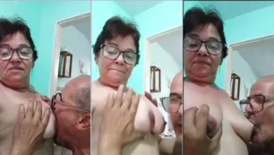 Pessoa sem experiência fazendo carinho nas teta da parceira
