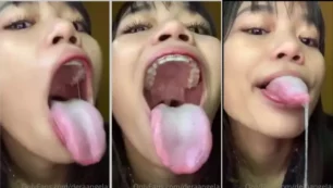 Tiktoker Deraangela fazendo uma sacanagem gostosa se masturbando