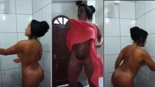 Acompanhante de alto padrão sendo gravada sem roupa durante o banho após o sexo