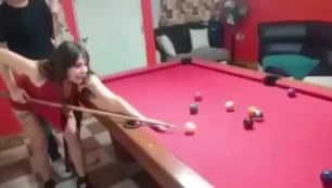 A diversão começou na mesa de sinuca e terminou no meio de duas delícias lésbicas