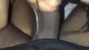 Moreninha de 18 anos se divertindo com pau negro
