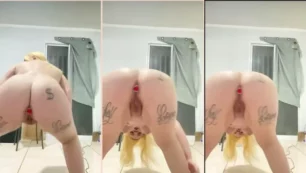 Alanis Iandra, a ninfetinha, se divertindo pelada enquanto dança com o plug anal no fundinho
