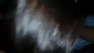 Fazendo carinho com a irmã sem proteção e aproveitando o momento íntimo com ela