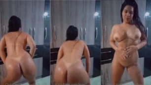Morena bem bronzeada apareceu na internet fazendo uma dancinha bem ousada e sem roupa!
