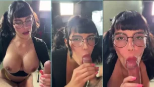 Sexo oral com Sophia Leeh, arrasando e lambendo a rola do rapaz